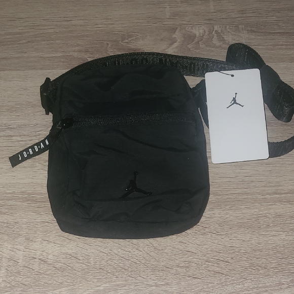 Jordan Crossbody Bag - Picture 1 of 4